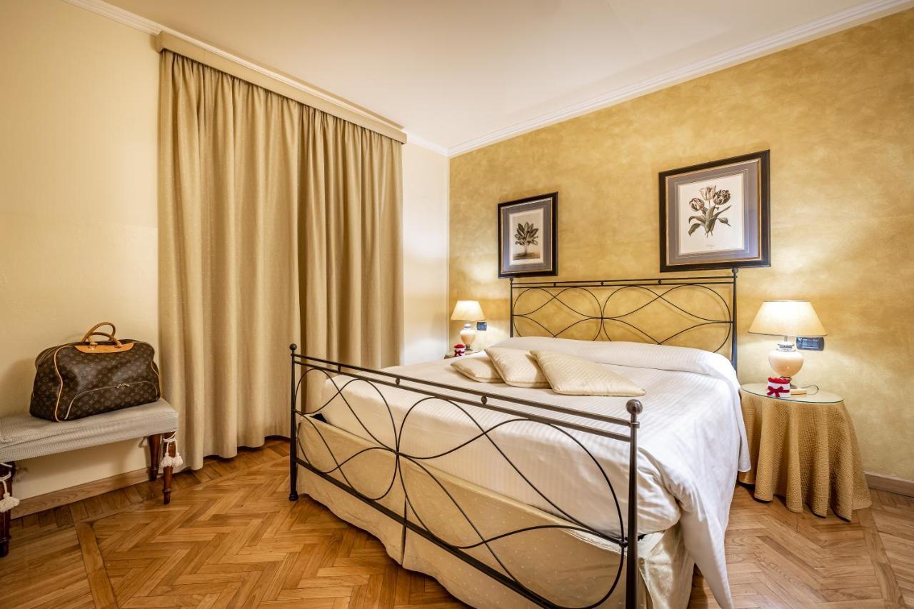 Palazzo Gamba Apartments Al Duomo Florence Luaran gambar