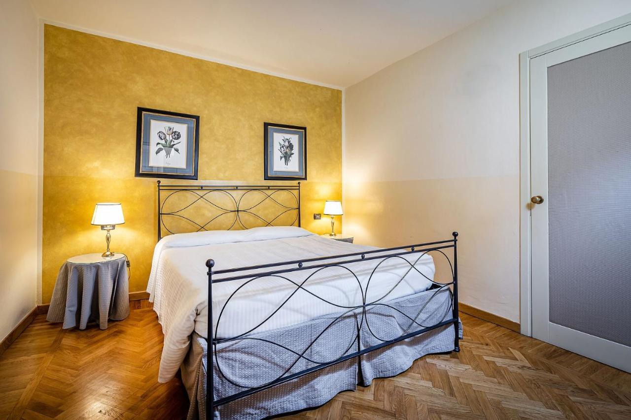 Palazzo Gamba Apartments Al Duomo Florence Luaran gambar