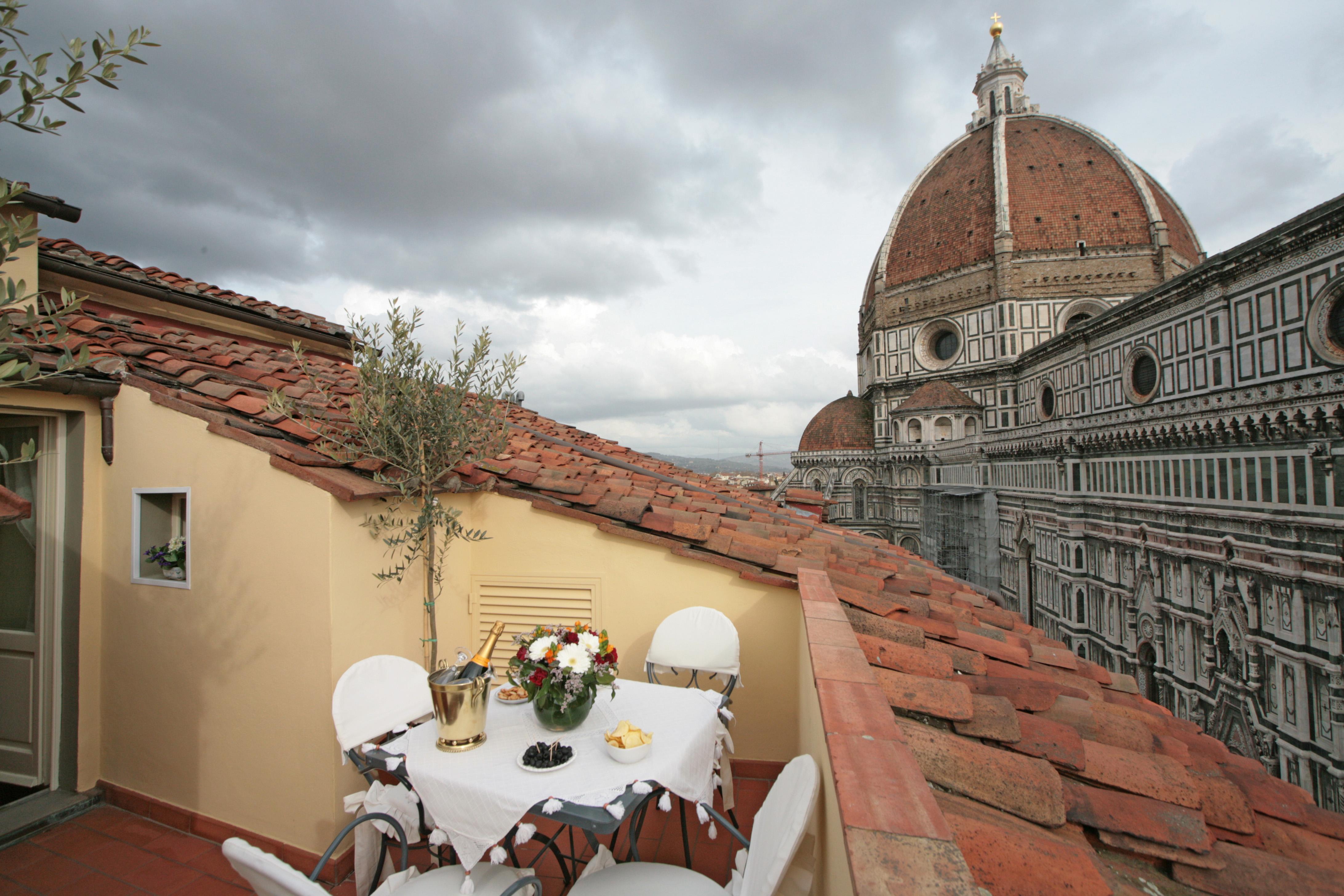 Palazzo Gamba Apartments Al Duomo Florence Luaran gambar